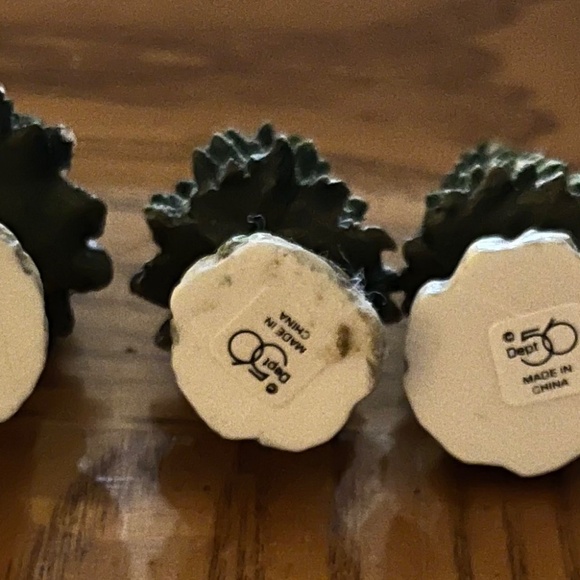 Set of 4 Dept. 56 Village Accessories. Stop Signs, Parking Meters, Trees, Logs - Picture 8 of 11